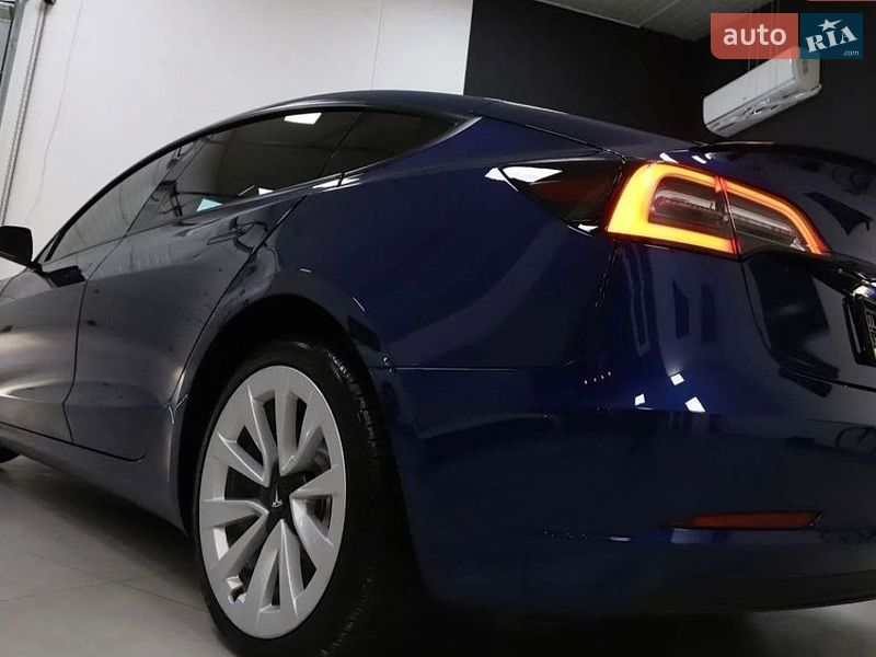Седан Tesla Model 3 2022 в Івано-Франківську