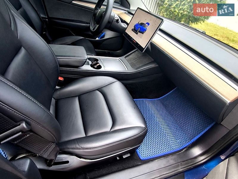 Седан Tesla Model 3 2022 в Івано-Франківську