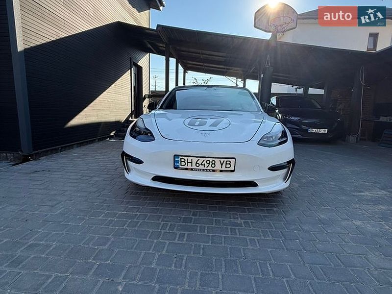 Седан Tesla Model 3 2023 в Одессе