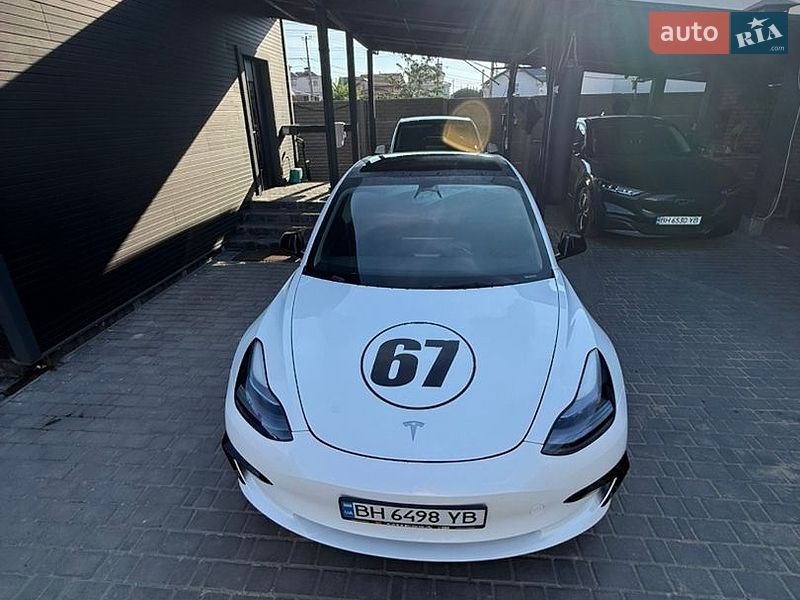 Седан Tesla Model 3 2023 в Одессе