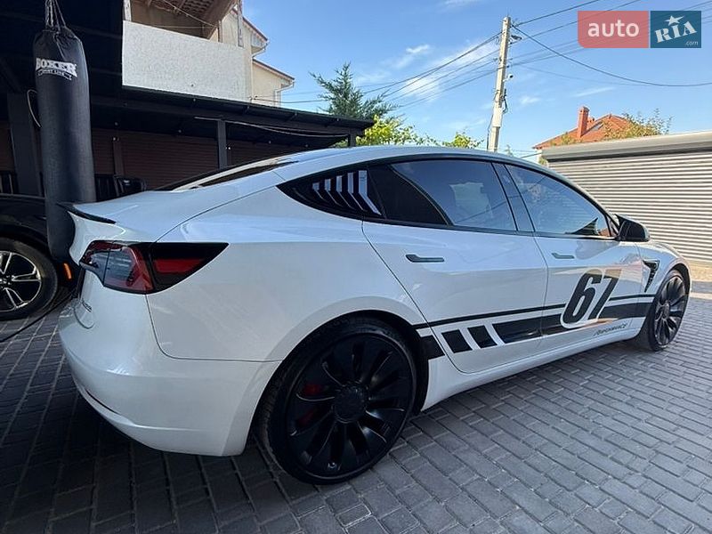 Седан Tesla Model 3 2023 в Одессе