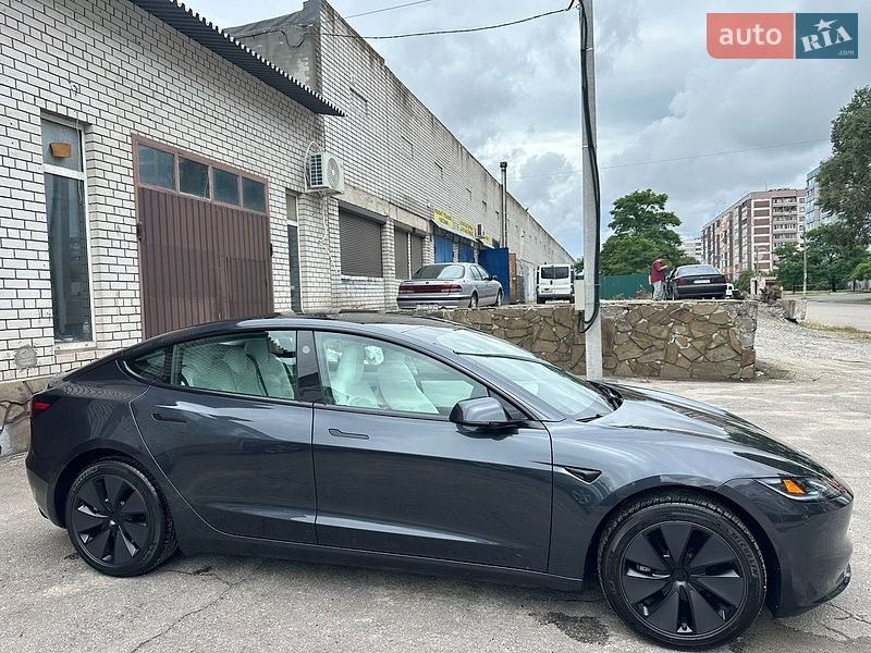 Седан Tesla Model 3 2025 в Дніпрі