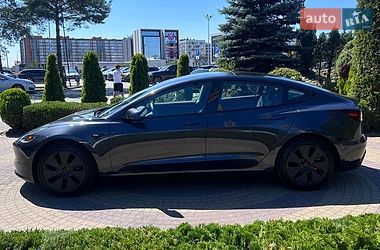 Седан Tesla Model 3 2025 в Львові