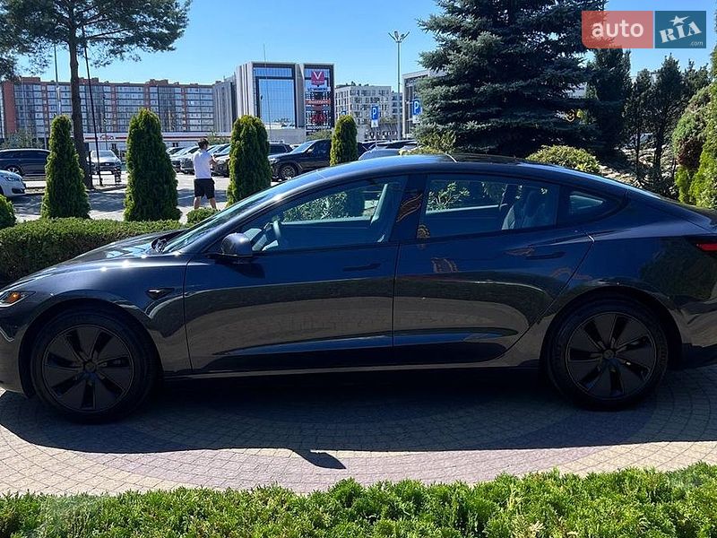 Седан Tesla Model 3 2025 в Львові