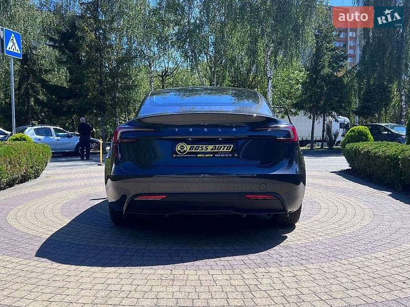 Седан Tesla Model 3 2025 в Львові