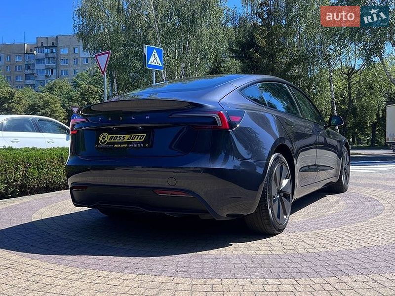 Седан Tesla Model 3 2025 в Львові