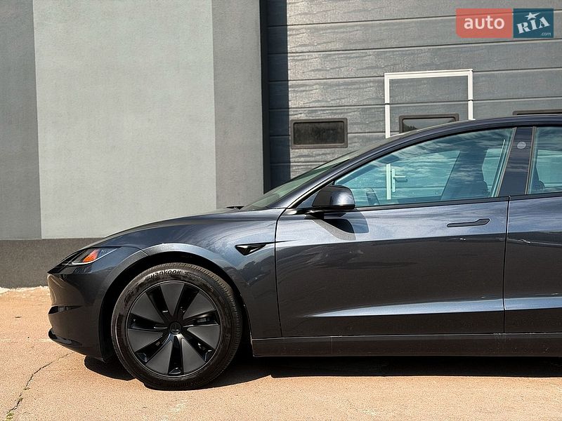 Седан Tesla Model 3 2024 в Киеве