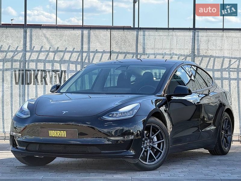 Седан Tesla Model 3 2018 в Киеве