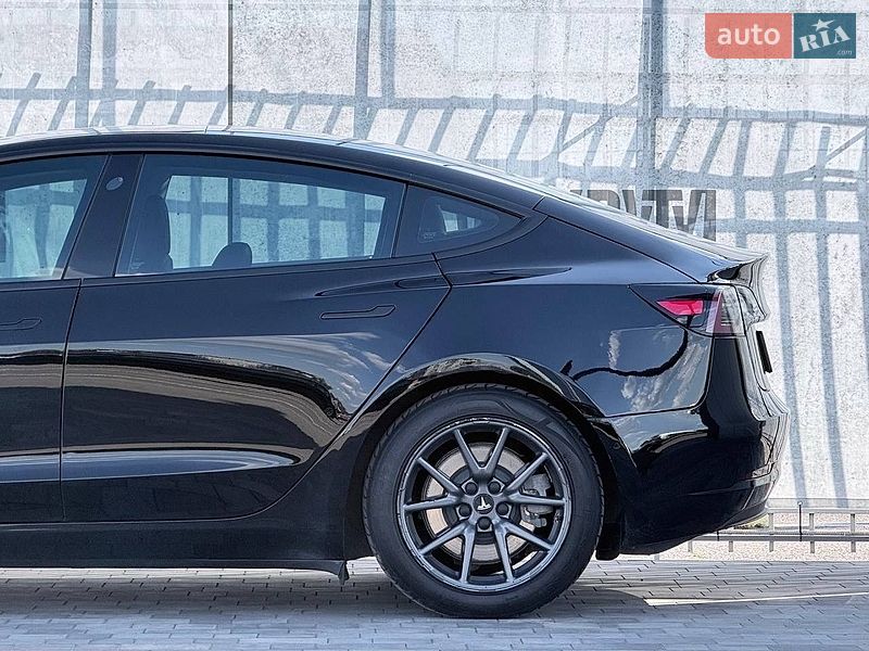 Седан Tesla Model 3 2018 в Киеве
