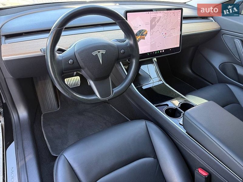 Седан Tesla Model 3 2018 в Киеве