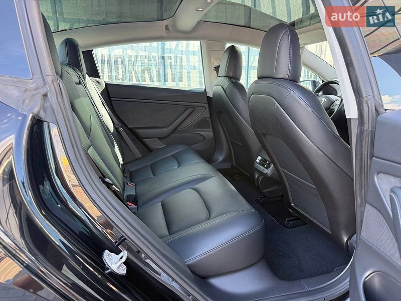 Седан Tesla Model 3 2018 в Киеве