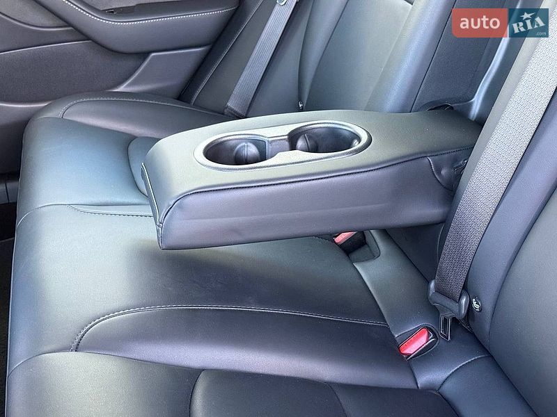 Седан Tesla Model 3 2018 в Киеве