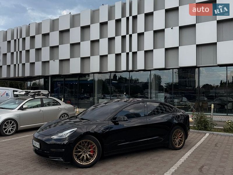 Седан Tesla Model 3 2019 в Одессе