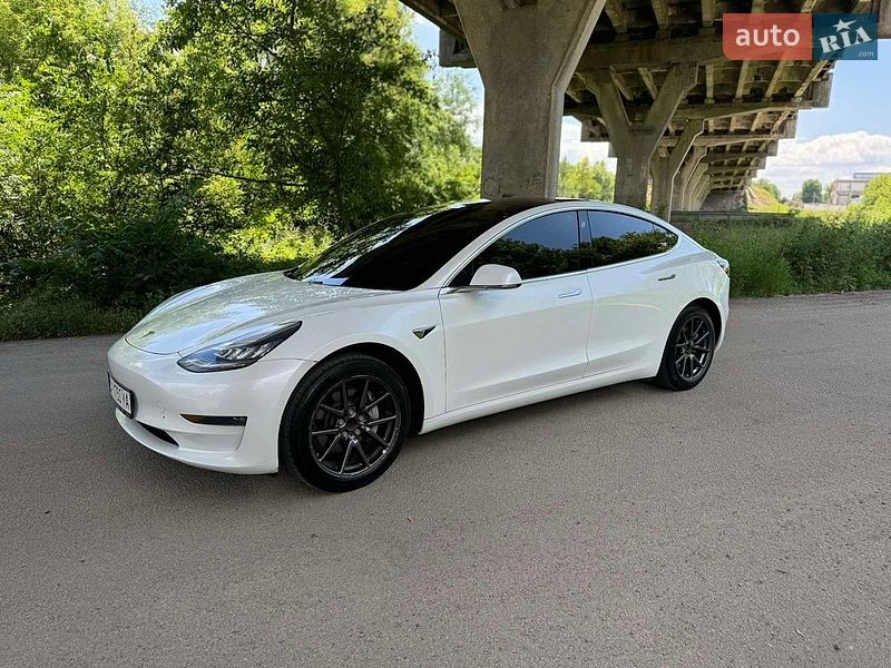 Седан Tesla Model 3 2019 в Дніпрі