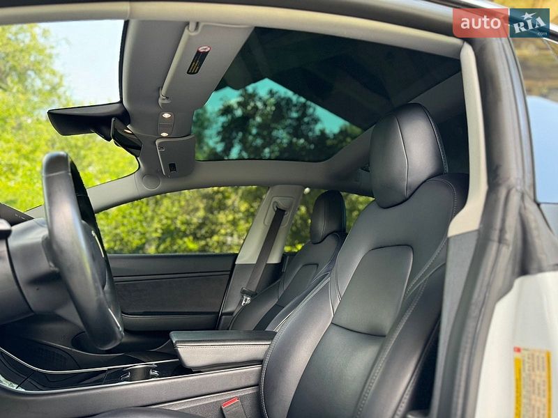 Седан Tesla Model 3 2019 в Дніпрі