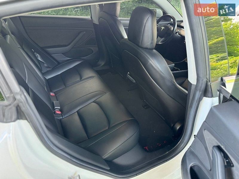 Седан Tesla Model 3 2019 в Дніпрі