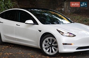 Седан Tesla Model 3 2022 в Киеве