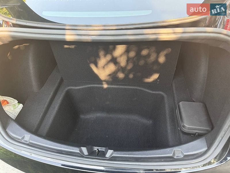 Седан Tesla Model 3 2020 в Дніпрі