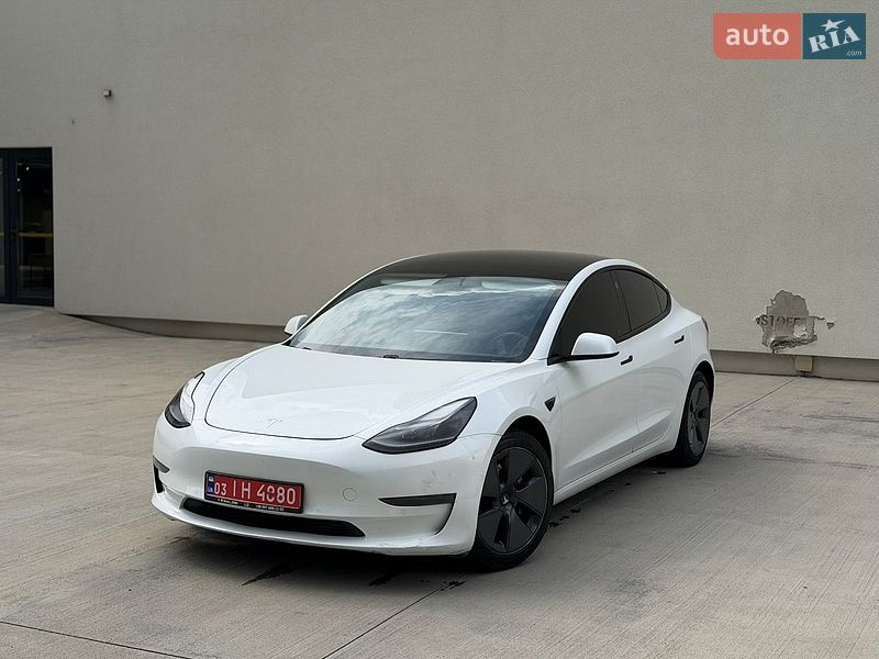 Седан Tesla Model 3 2021 в Луцке