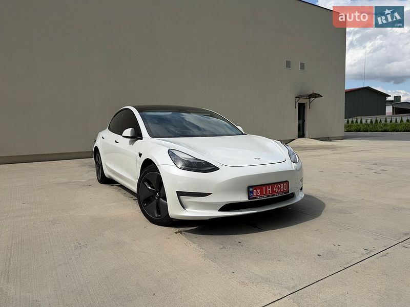 Седан Tesla Model 3 2021 в Луцке