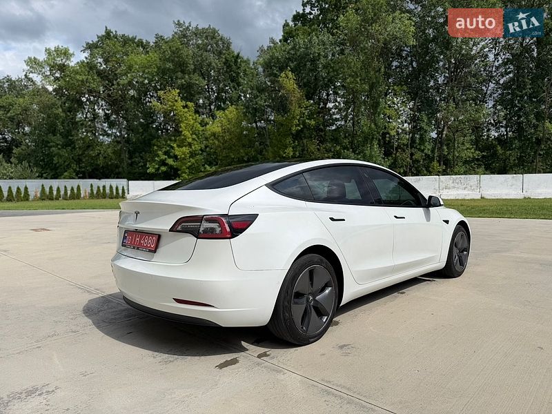 Седан Tesla Model 3 2021 в Луцке