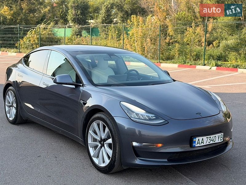Tesla Model 3 2020