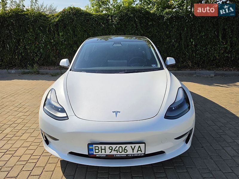 Седан Tesla Model 3 2023 в Одессе