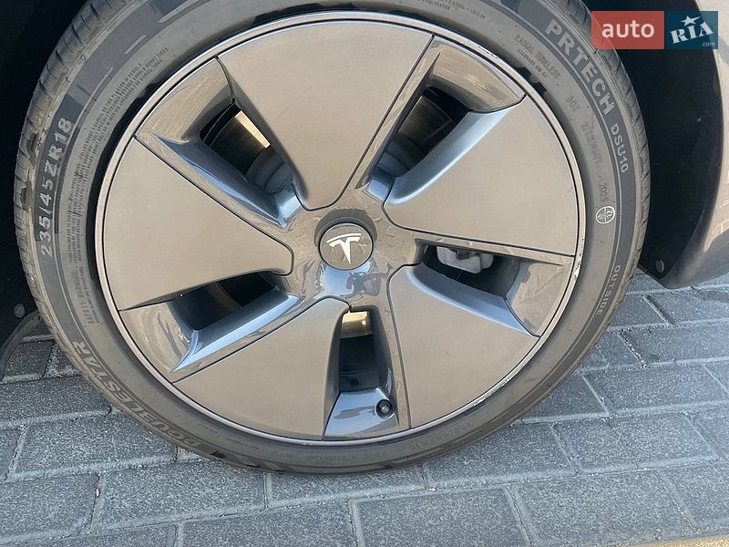 Седан Tesla Model 3 2023 в Запорожье