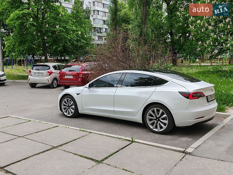 Седан Tesla Model 3 2019 в Киеве