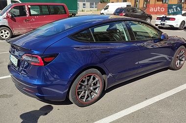 Седан Tesla Model 3 2021 в Киеве