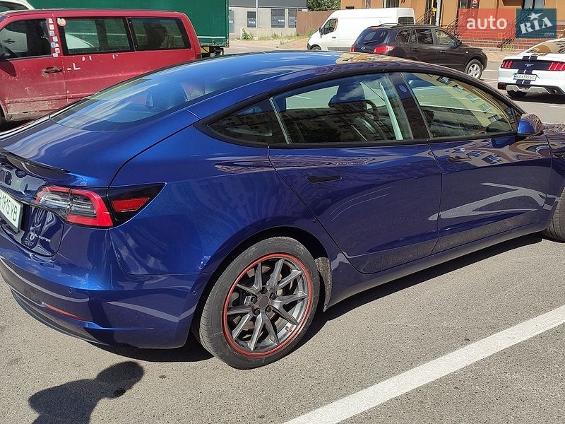 Седан Tesla Model 3 2021 в Киеве