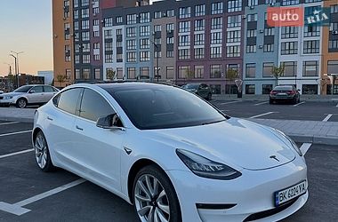 Седан Tesla Model 3 2019 в Ровно
