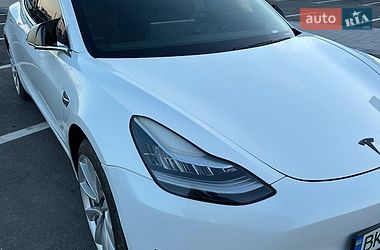 Седан Tesla Model 3 2019 в Ровно