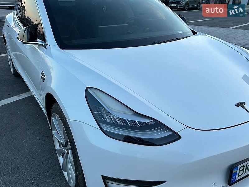 Седан Tesla Model 3 2019 в Ровно