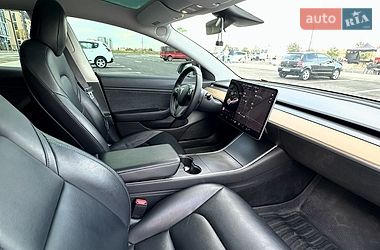 Седан Tesla Model 3 2019 в Ровно