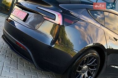 Седан Tesla Model 3 2025 в Черновцах