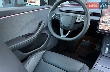 Седан Tesla Model 3 2025 в Черновцах