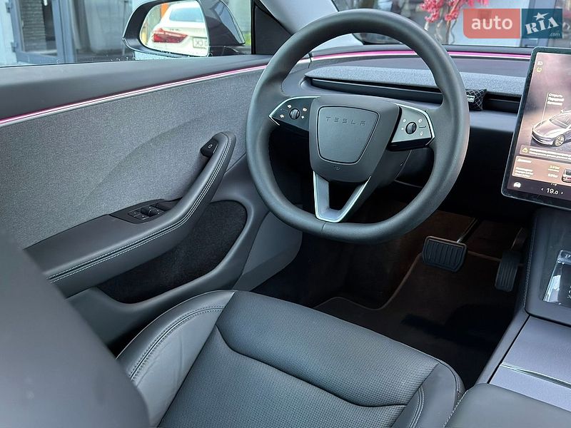 Седан Tesla Model 3 2025 в Черновцах