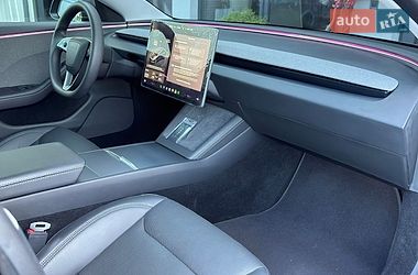Седан Tesla Model 3 2025 в Черновцах