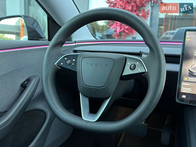 Седан Tesla Model 3 2025 в Черновцах