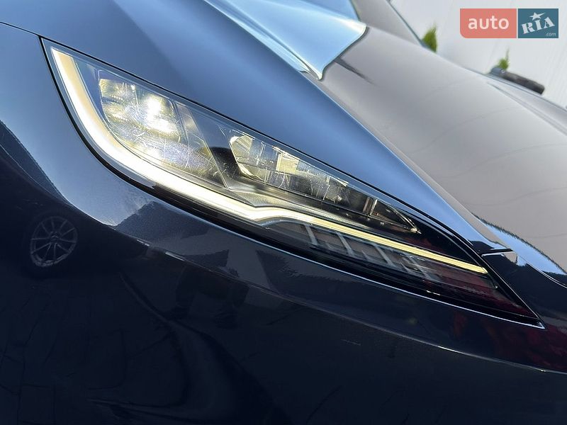 Седан Tesla Model 3 2025 в Черновцах