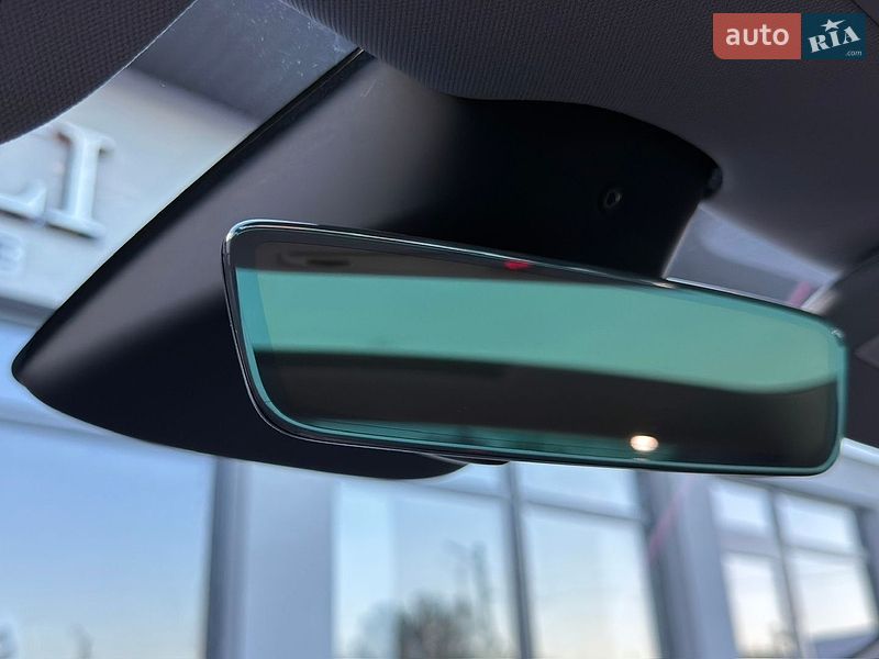 Седан Tesla Model 3 2025 в Черновцах