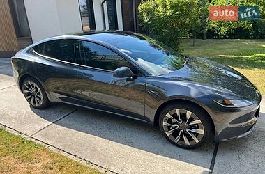Седан Tesla Model 3 2024 в Ровно
