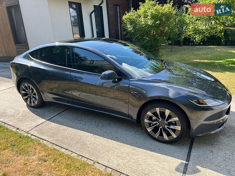 Седан Tesla Model 3 2024 в Ровно