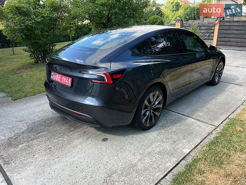 Седан Tesla Model 3 2024 в Ровно