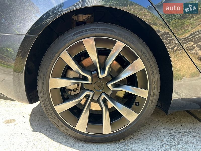 Седан Tesla Model 3 2024 в Рівному
