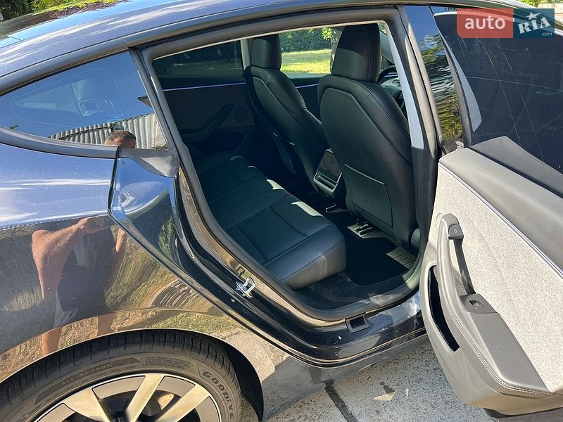 Седан Tesla Model 3 2024 в Рівному
