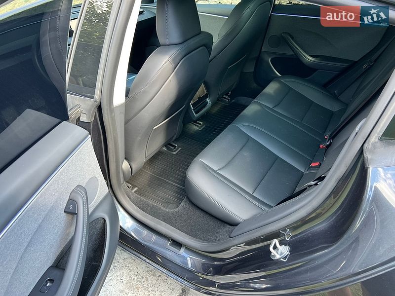 Седан Tesla Model 3 2024 в Рівному
