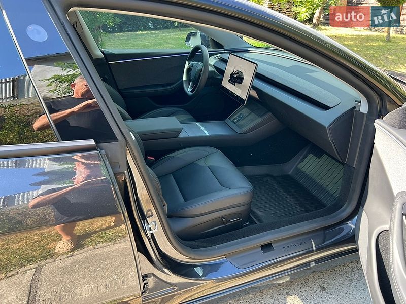 Седан Tesla Model 3 2024 в Рівному