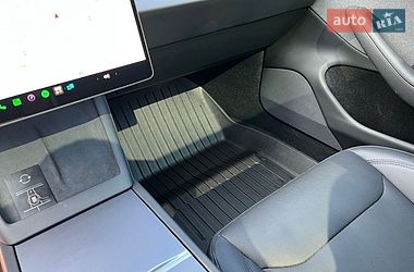 Седан Tesla Model 3 2024 в Рівному